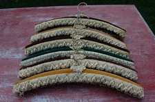 LOT DE  6 CINTRES EN VELOURS