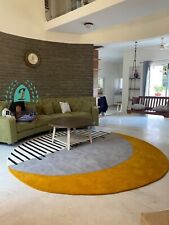 Tapis rond de couleur vibrante