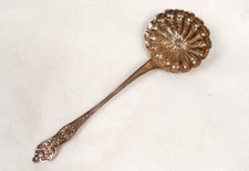 Cuillère à saupoudrer argent massif Minerve fleur coquille Napoléon III 19è