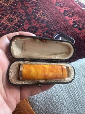 Ancien fume cigarette en ambre