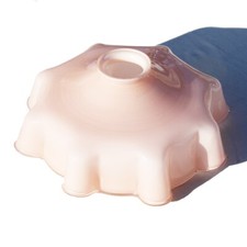 Ancien abat-jour de suspension à collerette en verre / opaline coloris rose