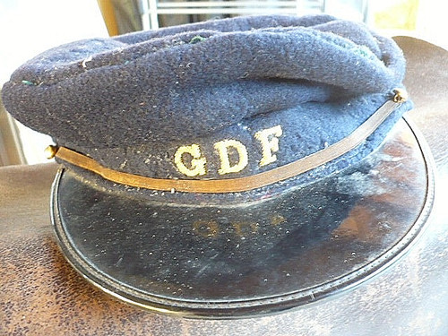 Ancienne casquette dans - g, f