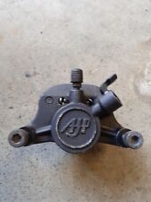 etrier de frein arriere ajp entraxe 84mm an 1999