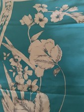 Superbe Foulard Léonard