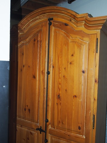 ARMOIRE/BAR/ANTIQUE