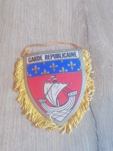 Fanion garde républicaine - républicaine,