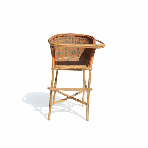 Ancienne chaise haute pour