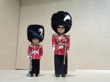 Lot de 2 Poupées Garde