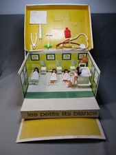 U792 JOUET TRANSCAR LES PETITS LITS BLANCS POUPEE INFIRMIERE, MALADES - HOPITAL