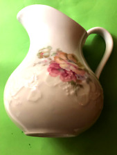 Petit pichet à motif floral