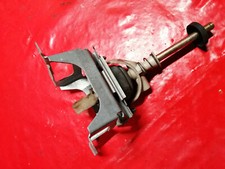 LEVIER DE VITESSES AVEC SON POMMEAU OCCASION 8D0711420 AUDI A6 SERIE I 94/97