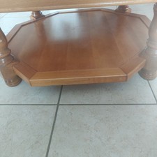 table basse en bois être très bonne état carrelage dessus légères rayures 