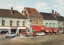 Carte postale 10x15c postcard TOUCY YONNE place république COOP DOCKS 4L RENAULT