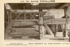 NUITS SAINT GEORGES Pub jus de raisin CHALLAND Vieux pressoir du Clos Vougeot
