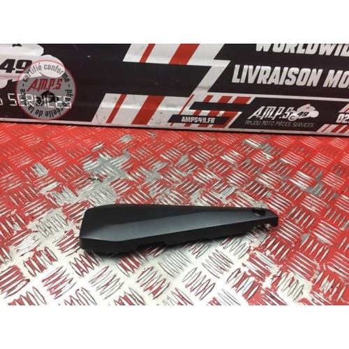 Cache plastique sous - , selle