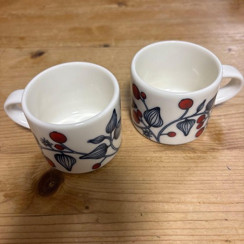 Ensemble tasses à - de,