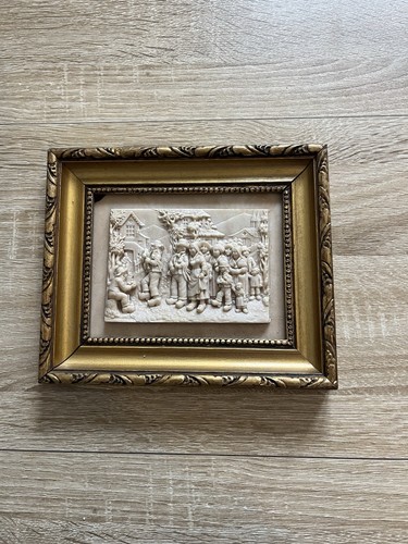 Cadre doré avec bas - -relief, en