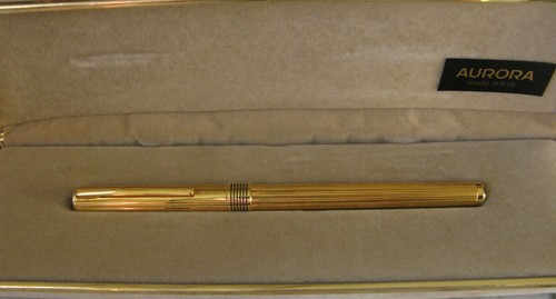 Stylo plume aurora - en, pl.