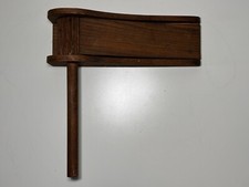 Crécelle en bois, instrument ancien, art populaire