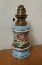 RARE lampe à pétrole ancienne/ chasse/ chiens cerf en RELIEF/ porcelaine faïence