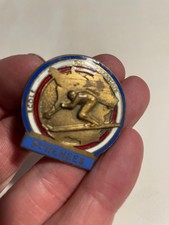 Insigne broche ESF école de ski Français " Pyrénées " Augis emaille
