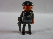 PLAYMOBIL POLICIER EN ARME