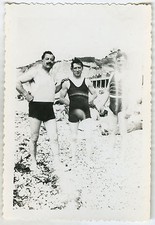 PHOTO ANCIENNE - VINTAGE SNAPSHOT - PHOTO RATÉE HOMME GAY PLAGE PLAGE SLIP - MAN