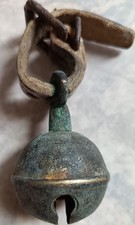 Ancien grelot / sonnaille en bronze Ø 4 cm.          CA03