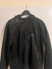 Veste noir zippé avec capuche