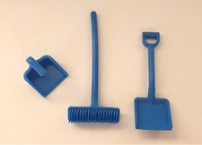 LOT DE 3 OUTILS BLEUS FERME JARDIN PELLE RATEAU RAMASSE POUSSIERES PLAYMOBIL...