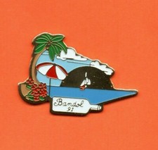 pin's lapel pin pins VILLE