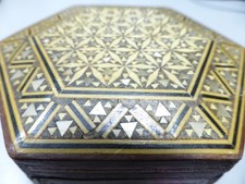 Ancienne petite Boite à bijoux en bois et Marqueterie incrustée Boite hexagonal