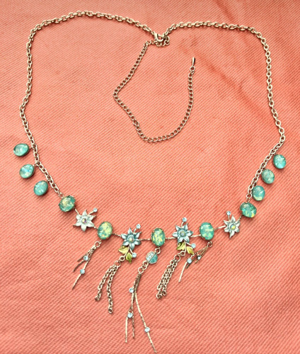 Magnifique collier plastron - magnifique,