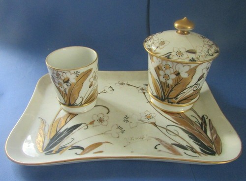 Ancien nécessaire toilette - de,