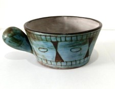 Tasse  Alain MAUNIER  à Vallauris era : blin,capron,derval,portanier,massier