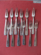 ++"541.9"  12 FOURCHETTES A ESCARGOT EN METAL ARGENTE ORFEVRE DIXI