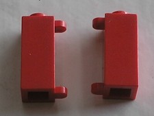 2 x LEGO Red Shutter Holder ref 3581 / set 114 7755 590 7720 368 7820 693 910...
