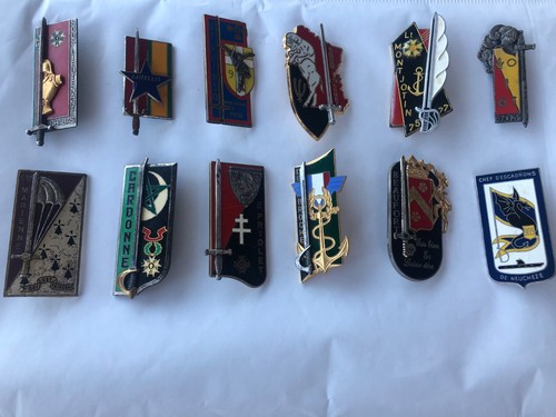 Lot 12 insignes - (1), de