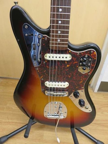Jaguar corps en - (fender, japan)