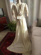 costume ancien de mariée veste + jupe vers 1900 état médiocre avec imperfections