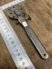 OLD TOOL, OUTIL ANCIEN, BAILLE VOIE Le Gaucho POUR LAME DE SCIE (n.34)