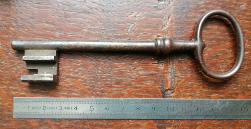 Vit ancienne grosse clé - vit,