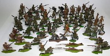 100 figurines en étain plat