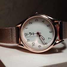 Montre femme JAZ quartz – boîtier doré rose, bracelet maille milanaise
