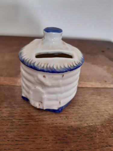 Ancienne tirelire casser en - tirelire, a