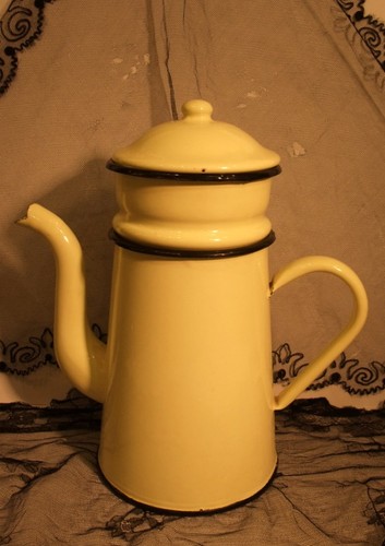 Ancienne cafetière émaillée