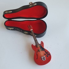 Petite guitare électrique Instruments de musique avec étui pour maison de poupée