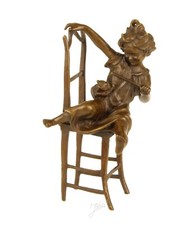 Sculpture bronze fille sur une chaise avec un chat heureus d'après Franz Iffland