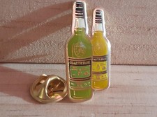 ARTHUS BERTRAND Rare Pin's liqueur 2 bouteilles Chartreuse jaune verte badge