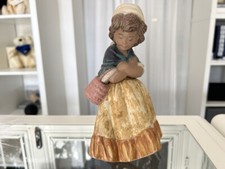 Figurine en porcelaine de